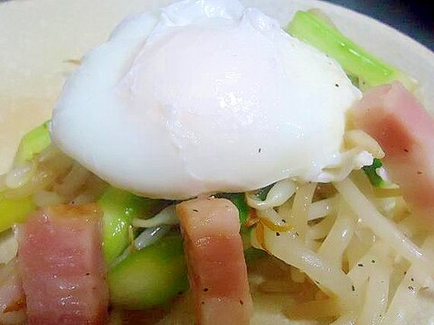 レンジで簡単　ベーコンと玉子の野菜蒸し